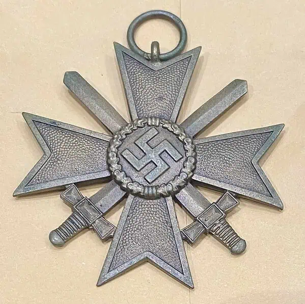Condecoración.NAZI.Cruz.al,Mérito.2DA.Clase