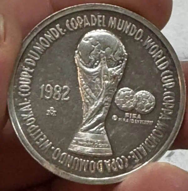 Medalla Copa Mundial de Fútbol España 1982 - Image 2