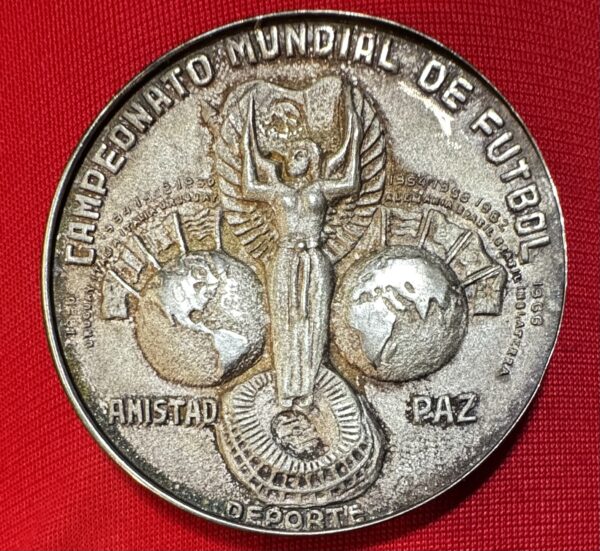 Medalla Campeonato Mundial de Fútbol México 1970 - Image 3